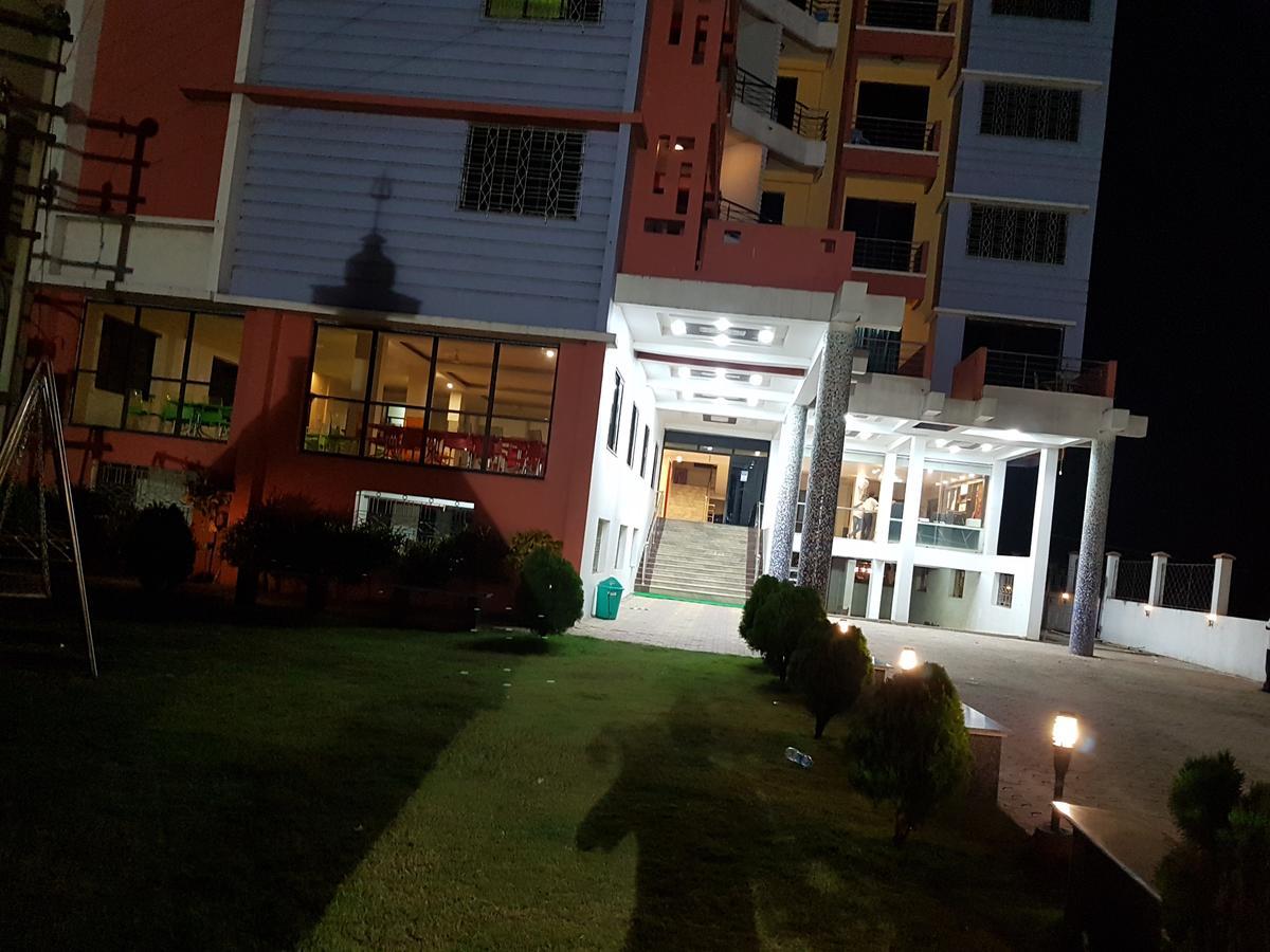 塔拉皮特斯瓦加塔姆国际酒店 塔拉皮斯 外观 照片